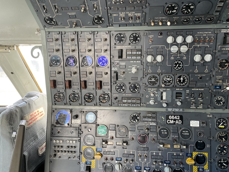 【希少】DC-9 計器板 コックピット 実装品 レジ番あり　航空 実車感覚1/1000秒を削るフィーリングがここに レーシング