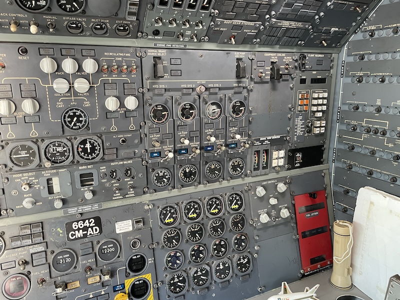 B747のコックピット(操縦席)│SarukiMawaru 世界を探索